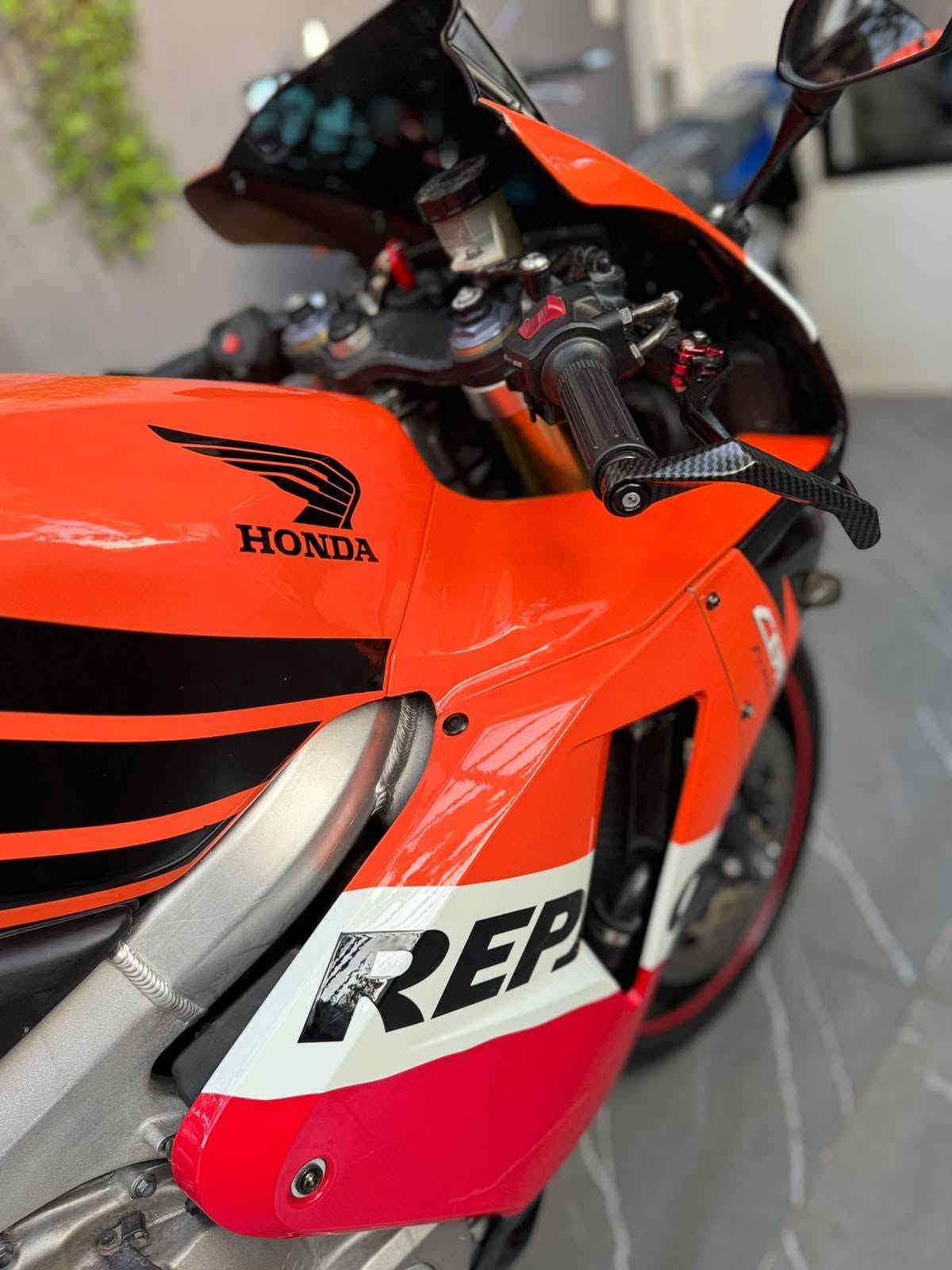سلام و عليكم
للبيع -Cbr 600 Rr✅
موديل 2006
كفاله عامه 
ماشيه 65 الف
عليهه ادامه كامله والنضافه شوفه عينك ميحتاج اسولف بيهه 
كلشي بيهه ع بلاد 
مكان الدراجه سليمانيه 
سعرهه 34 وبيهه مجال للطيبين❤️
(***********)
