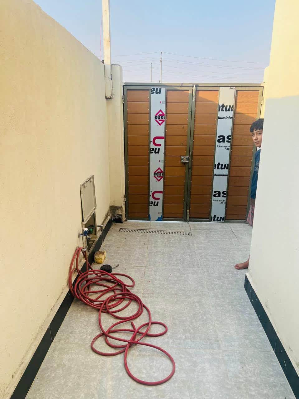 بيت زراعي سند 25 للبيع
مساحه 100 متر 

وجه 6 ونص ونزال 15 ونص 

بناء حديث درجه اولى بلوك كهربائي رباطات سقف صب كونكويت 

طريق سوك فضليه نزله سيد احمد قريب للشارع لعام 

يتكون من غرفه وصاله واستقبال ومطبخ وصحيات داخليه وخارجيه وساحه 

السعر 40 وبيه مجال للشراي 

لاستفسار والتواصل خاص او على الارقام لتاليه

 ابو امير  :  ***********

منتظر حازم :  ***********

نستقبل كافه العروض الطابو والزراعي بيع وشراء في جميع مناطق سوك الشيوخ في مكتب الأمير للعقار  حي الجوادين قرب الصيدليه مباشرتا
