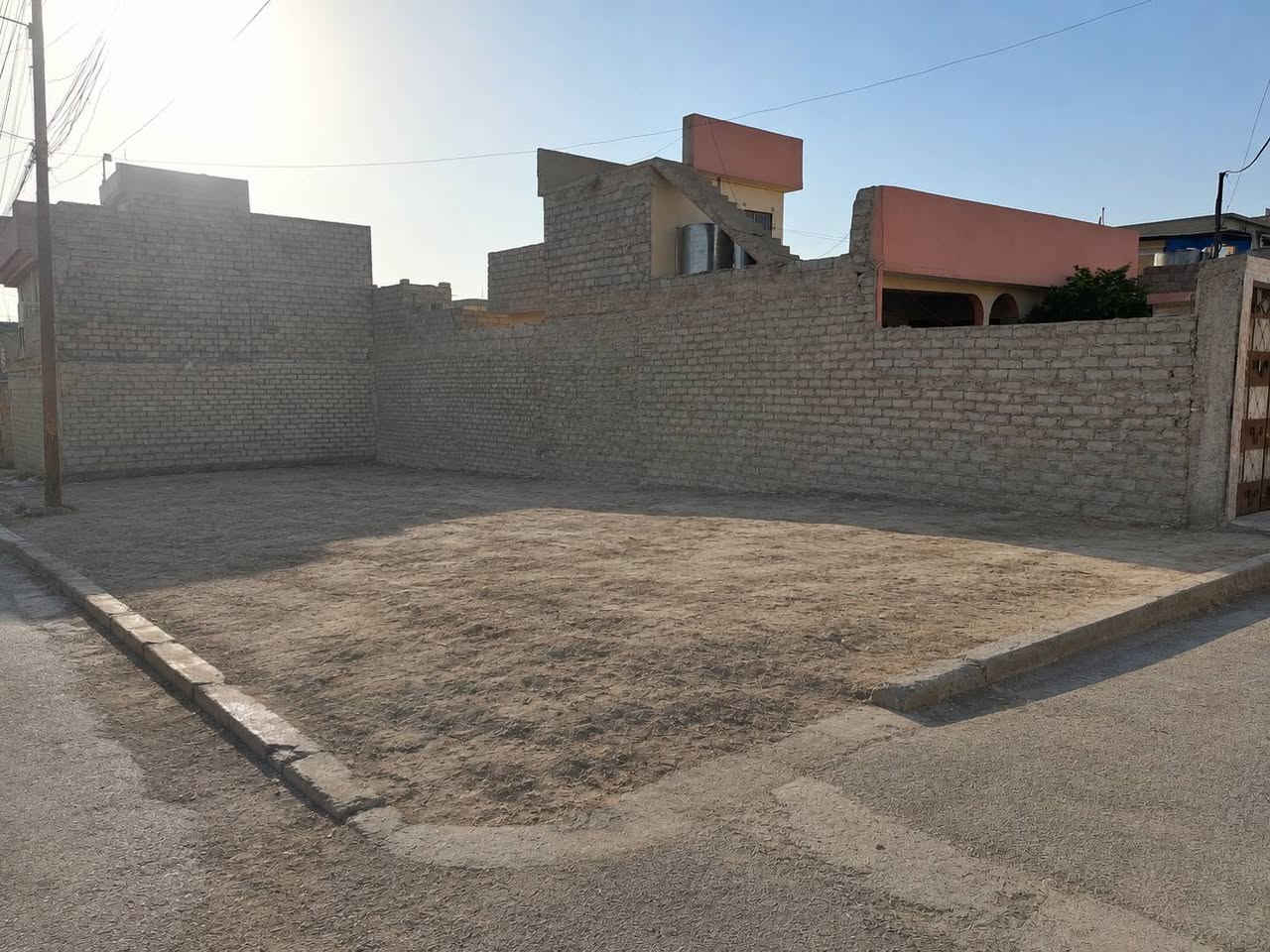 قطعه في حي الكرامه
مقابيل فرع الشجره قطه ركن 

المساحه 15/10 

سند 

الافرع ماله عريض ومبلط ونضيف

وفي الفرع العريض تشمل محلات  

للتواصل ***********

***********
