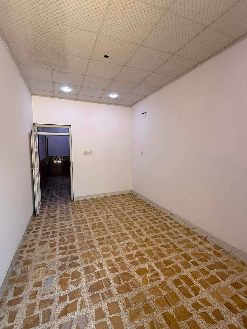 بيت للايجار حي السماح ال90 
 100 متر 
***********
