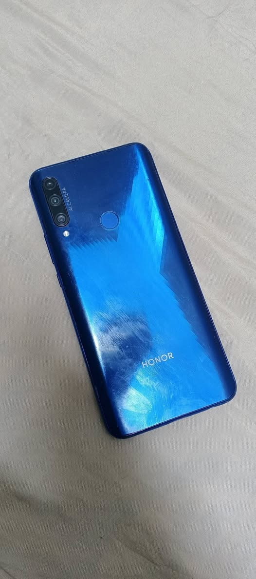 جهاز Honor 9X
ذاكره 128
بطاريه 4000
جهاز كله شغال فقط مبدل شاشه اصليه 
العاب تصفح اتصال لمس يخبل جهاز نضيف سعره 95 الف مجاله حك الجيه ومكاني كوفه ***********

