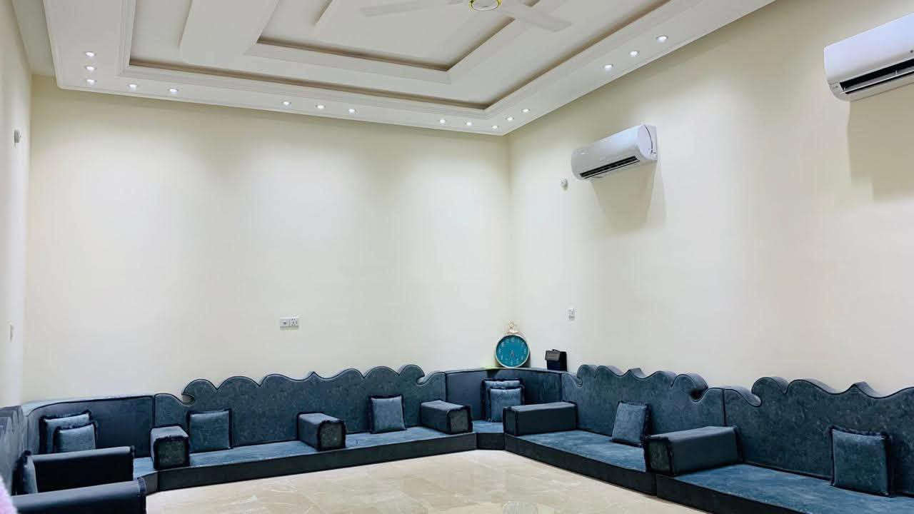 🏡 للبيع بيت مميز في مجمع الفاروق 1 – سما فيلا
📍 الموقع: مجمع الفاروق 1
🏠 نوع الوحدة: سما فيلا
📐 المساحة: 270 م²
📌 الموقع: ركن
✨ تفاصيل البيت:
• 5 غرف نوم، منها غرفتان في الطابق الأرضي، واحدة منها سويت.
• 3 غرف نوم في الطابق الأول، جميعها سويت.
• بالكونة خاصة لكل غرفة نوم.
• أرضيات الطابق الأرضي مرمر.
• أرضيات الطابق الأول بورسلين.
• استقبال معزول عن باقي البيت مع صحيات خاصة.
🔷 الأعمال الخاصة المنفذة في البيت:
• المطبخ ، والـ6 صحيات، جميع جدرانها سيراميك الإسباني 🇪🇸.
• تنفيذ عازل فوم في السطح الأول والثاني.
• السطح الأول كاشي موزائيك بدلاً من الشتايكر للمحافظة على النظافة وسهولة الاستخدام.
💰 السعر: 260 مليون مقدماً ويتم تحويل القرض إلى اسم المشتري، ويكمل المشتري تسديد الأقساط المتبقية.
📞 للاستفسار والتفاصيل مراسلة الرقم:
***********
