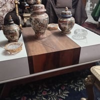ميز خشب للبيع اخو الجديد  ب١٥٠ وبي مجال مكاني بغداد حي القاهره 0771645...