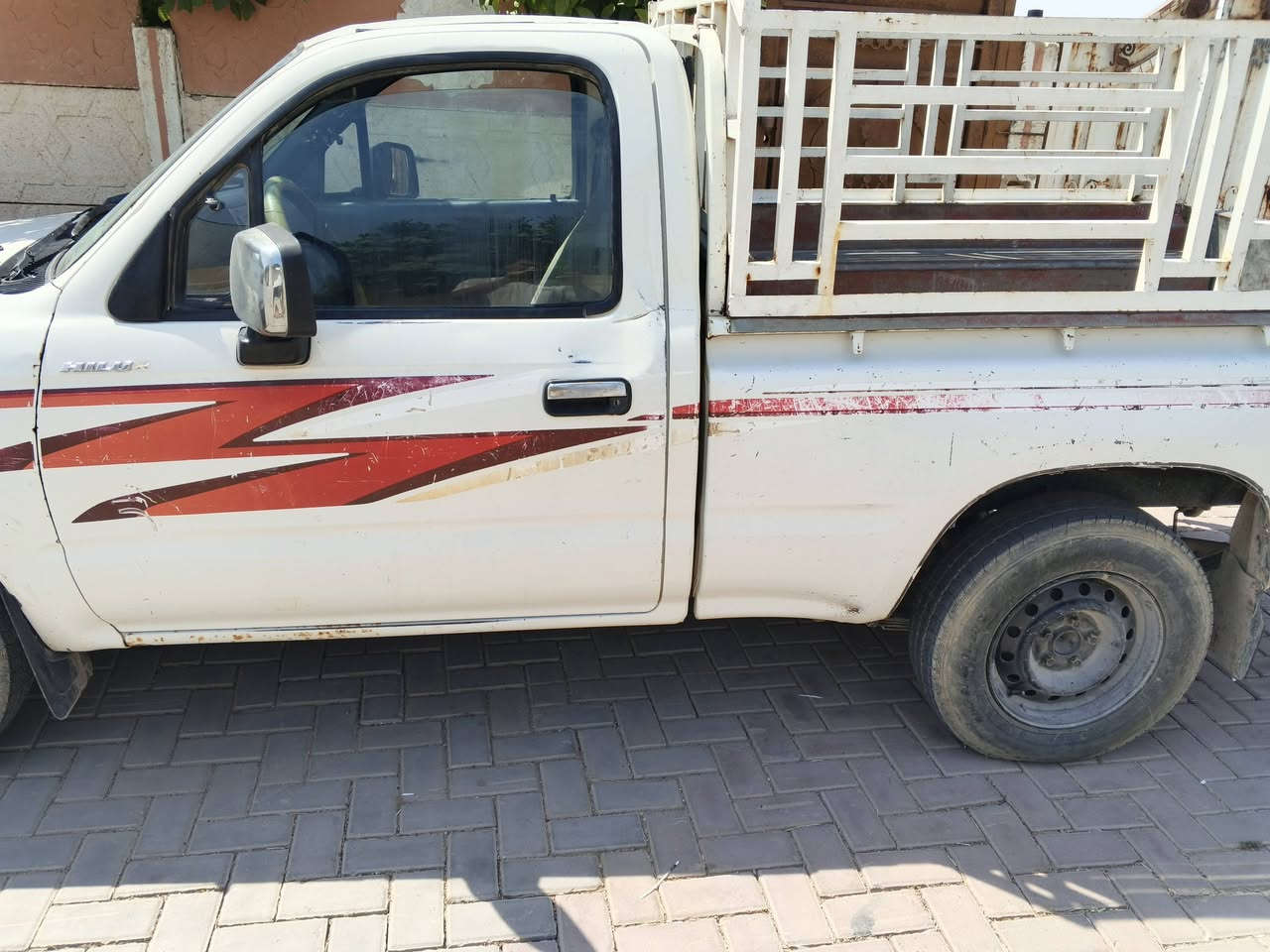 بكم موديل 99سياره حلوه كير محرك بالشرط..  بيه قطعتين فقط بدون دواخل شرط التحويل .. سنولحد 27..للاستفسار اكثر اتصل ***********
