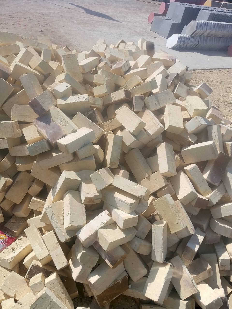 سكلة الحجي • مواد بناء • اسمنت كرستال
