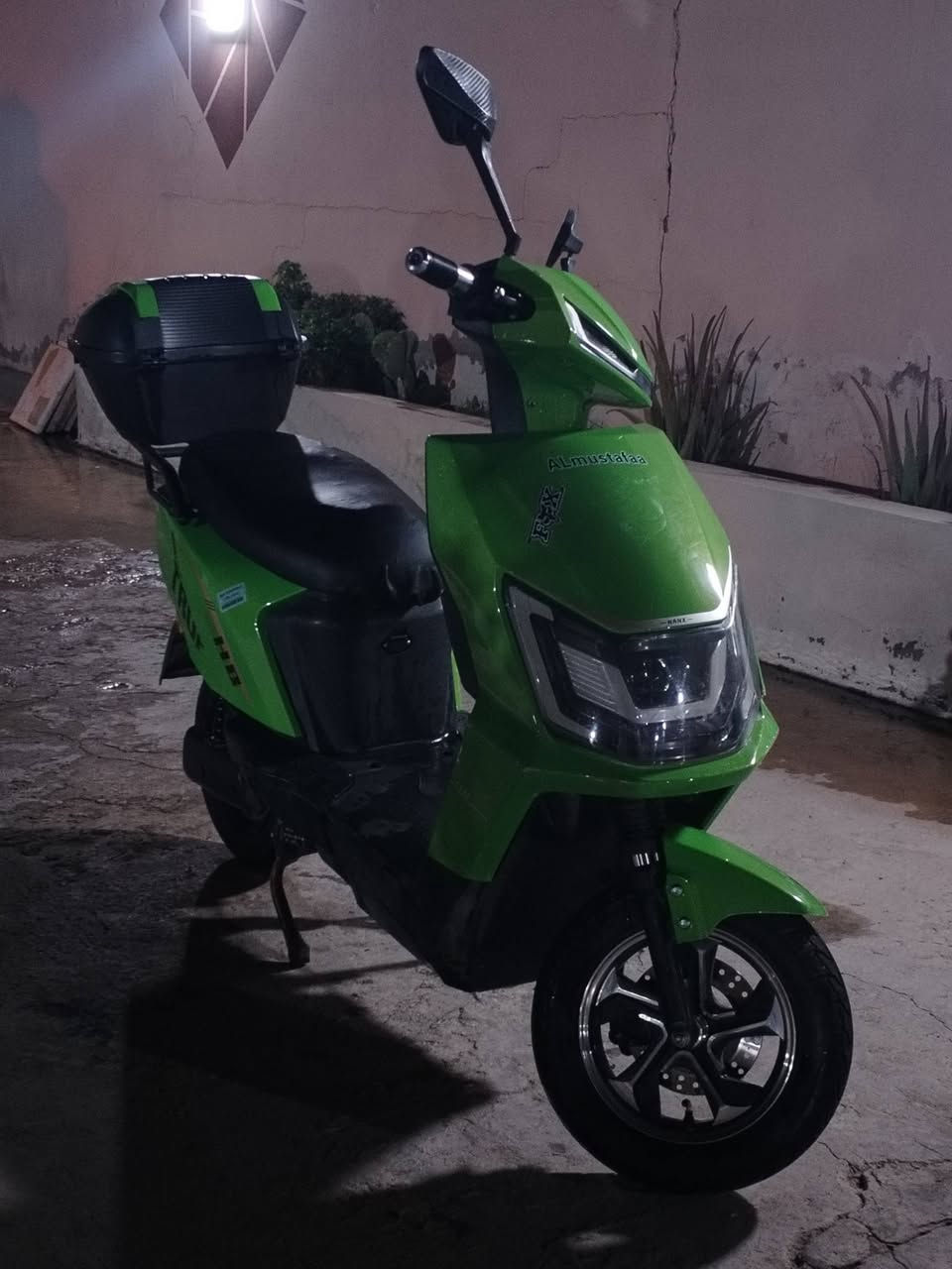 السلام عليكم سكنس للبيع
السعر 350 وبي مجال قليل 
مواصفات 5 باتريات
ملف نحاس بقدره 1000واط
ثلاث سرع
1و2و3
شاحنه اصليه ومرايات
التواصل علا الرقم
*********** بي واتساب
***********
