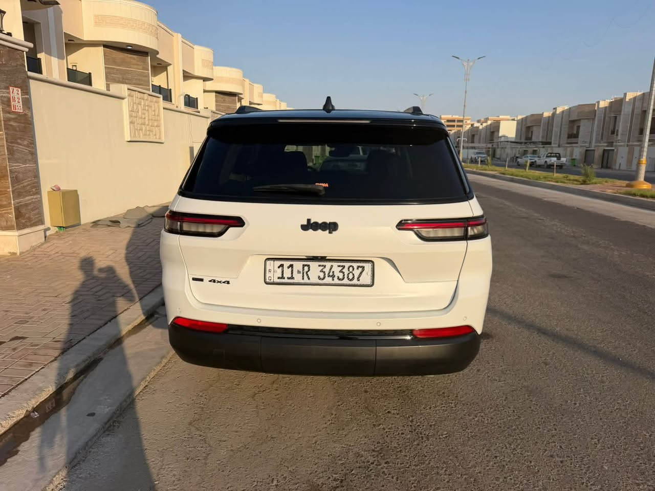 للبيع جيب جراند شيروكي Limited موديل 2023، 7 ركاب، 4×4، وارد أمريكي، ماشية 40 ألف كم، تقرير أمريكي تعمل وتسير، مغلفة PPF مطفي بالكامل، لون أبيض وجنوط سوداء وعتبات جانبية. السيارة نظيفة وجاهزة للاستخدام رقم بغداد باسمنا مكانها بالبصرة السعر 305 قابل للتفاوض 
(***********) الرقم
