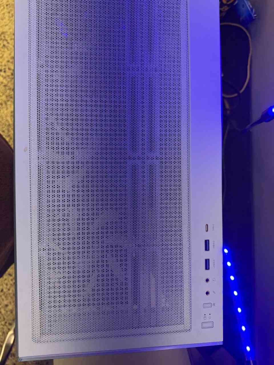 حاسبة للبيع مواصفات:
M.B Msi wifi 650 الحجم الكبير ياخذ ٤ رام وثنين 
كارت شاشه مو العادي
Ram ddr5 64GB 6000 XPG
CPU. R5 9600x
GPU. RX 7800 16G sipher
SSD. 1T WD Black 7400
BS 1000 w THRMILTAK
السعر مليونين و 600 الف وبيه مجال للشراي 
***********
