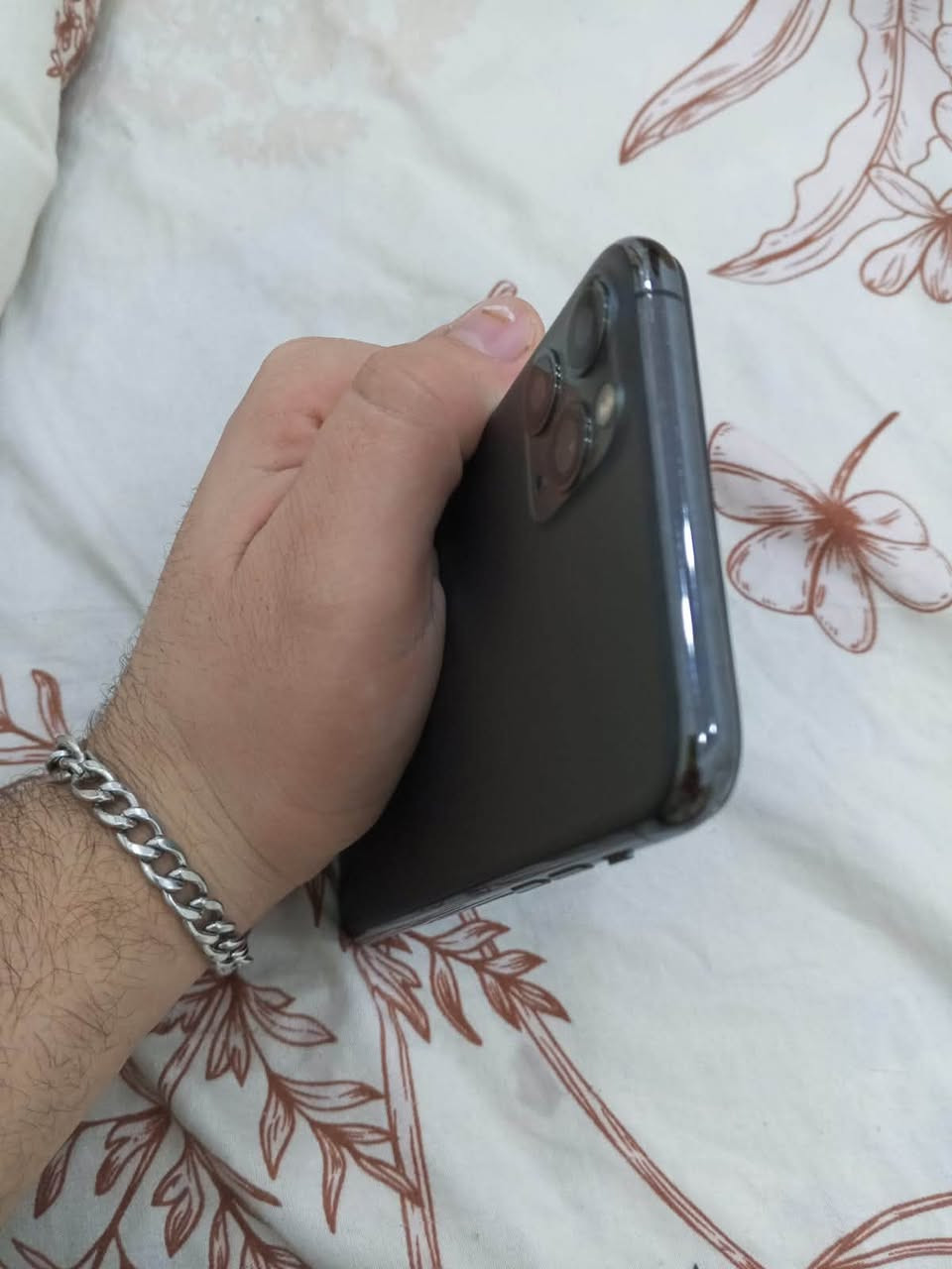السلام عليكم 
موبايل 11 برو ماكس
ذاكره 256
بطاريه بلادي مامبدل  
مبدل فقط شاشه اصليه الشاشه مابي ولا شخط بس لزكه مسكور كد الكسر 
السعر 185 الف الرقم ***********
