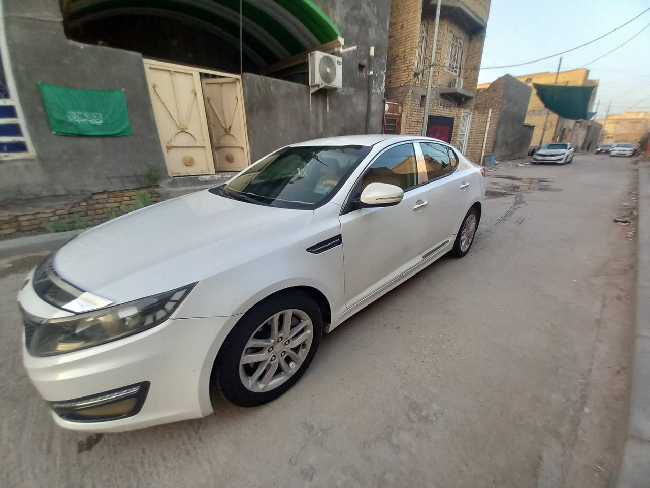 سلام عليكم سياره للبيع كيا اوبتيما خليجي موديل 2013 محرك 2400 بصمه حساسات سياره باسمي رقم بغداد هزه جديده سياره جديده ما عوزه شي مكان الناصريه المركز السعر 110 وبيه مجال قليل اتصال على رقم ***********
