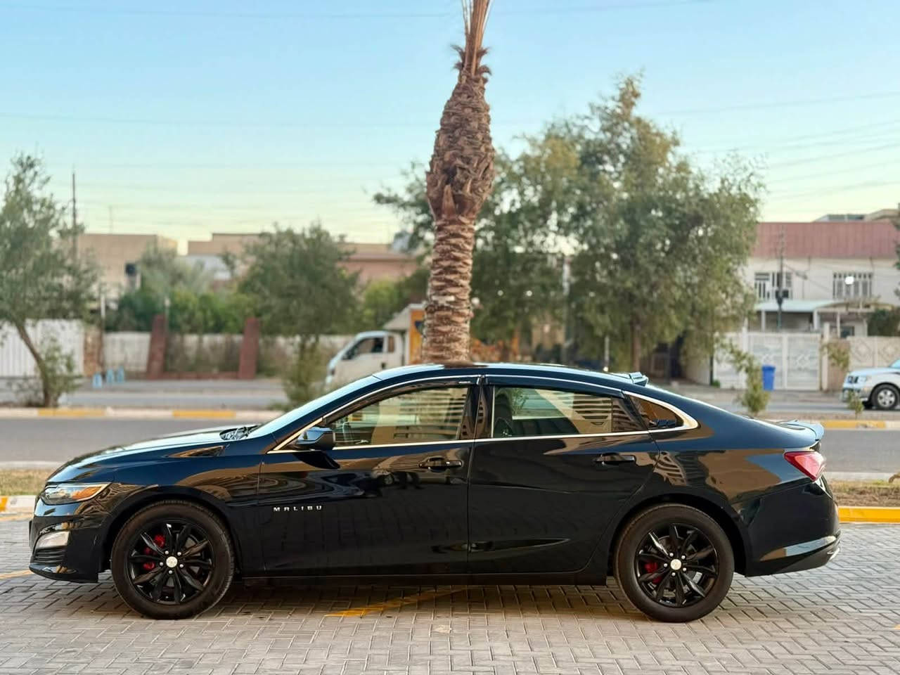 🛞نــوع الــمـركـبة:- شوفر ليت - ماليبو LT
💵الـــــســعـــــر 11000 $ 

🪙الـــــمــوديــــل:-2020
‎⚙️حــجـم الـمـحرك:-1.500 توربو 🚀
🧭الــــعـــــــــداد:112 الف ميل
💌الـــــــوحـــــــة:- بغداد رقم جديد سنويه جديدة وهزة جديدة
💥الايــــربــاكـــات:- سليمة بلادي 

#ملاحظة:- #الضرر:-  موضح بالصور بدون صبغ محرك شاصي حداديه راديترات كلهن كفالة وشرط الفحص والسيارة جاهزه من كلشي دنيار ماتصرف 
ادامة منظومة احتراق جديدة 
حجر بيئة موجود 
صدر امامي وخلفي جديد

          💎💎#الـــــــمــــواصــــفــــات💎💎

♦️شاشة كبيرة 
♦️كامرة خلفية
♦️بصمة تشغيل 
♦️بصمة أبواب
♦️تشغيل عن بعد
♦️تحكم أستيرن
♦️لايت زنون ناصي 
♦️كشن الأمامي كهربائي
♦️ تدفئة كشنات 
♦️سبايدر خلفي

📩#للاستفسار__والتواصل :- عــلـى الرقم الموجود

#اسيا :-***********📲📲

العنوان:-بغداد - حي الجهاد
