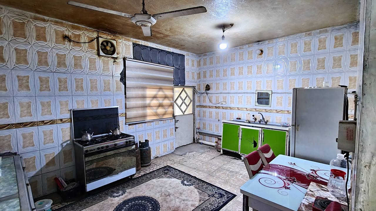 شارع السدة القديم • قطعة ٣٠٠م • بيت طابقين ١٨٠م
