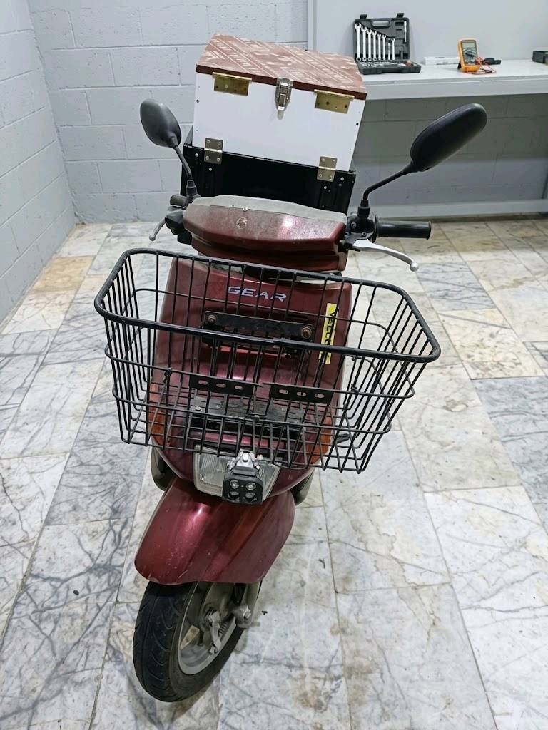 دراجه استعمال قليل مجهزه بصندوق خشبي وتتحمل الاوزان ثقيله سعر ٤٠٠