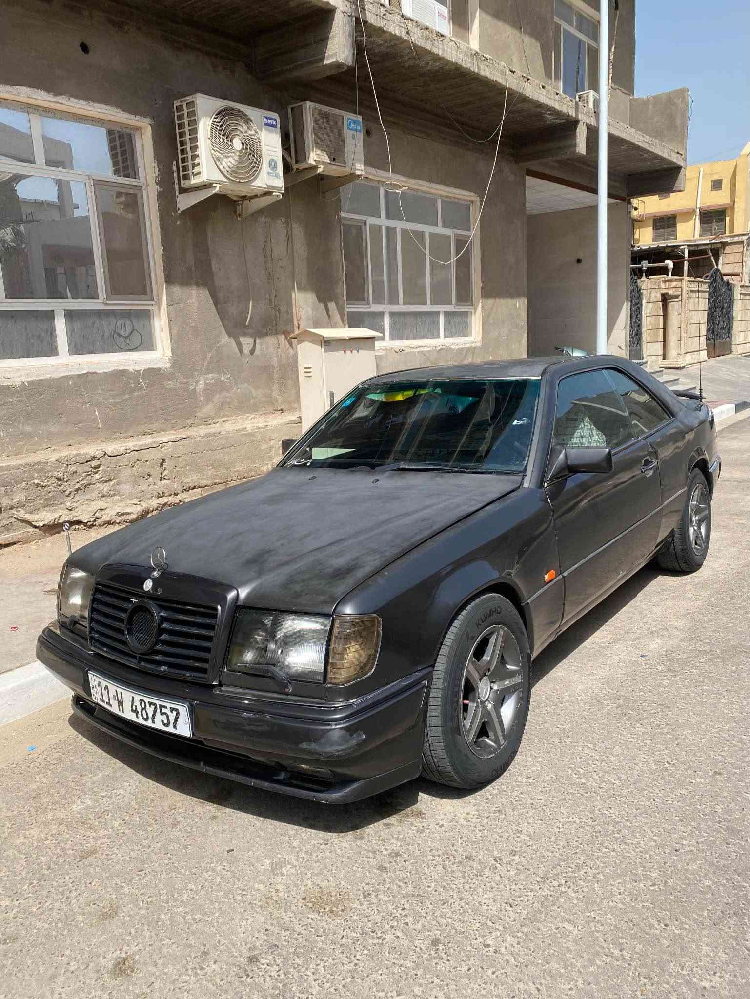 مارسدس كوبيه تك باب 

موديل ١٩٩٣

السياره كلشي شغال بيها 

كشنات جلد تحكم كهرباء

لايت زنون 

تبريد شغال 

فتحه بس ملغيه وماطورها شغال 

مكينه بلاديه   

السعر ٤٥ وبيها مجال للشراي 

مكاني البصره مناوي باشا 

رقم الهاتف :*********** البصرة, العراق
