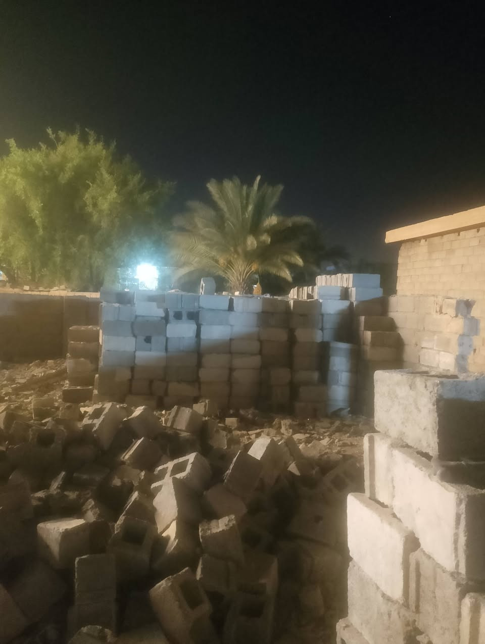السلام عليكم
يوجد لدي بلوك تفليش مستخدم  نضيف  مع ابواب وشبابيك وراصطات لتواصل رقم ***********
