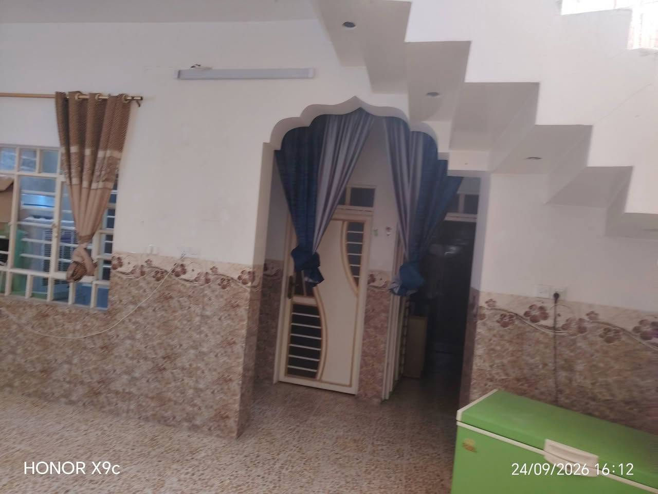 عرض جديد لدينه بيت للبيع قوسيات حي اليمان 
نقطة دالة مولدت اليمان  

المساحه 180متر

خدمات ماء كهرب تبليط 

يتكون من غرفتين نوم وهول

 واستقبال وصحيات 

سند زراعي 25

السعر 62وبي مجال 

للااستفسار اتصال 
***********

***********

نص مكتوب في الصور:
- HONOR X9c 24/09/2026 16:10
- HONOR X9c 24/09/2026 16:12
- HONOR X9c
- 24/09/2026 16:12