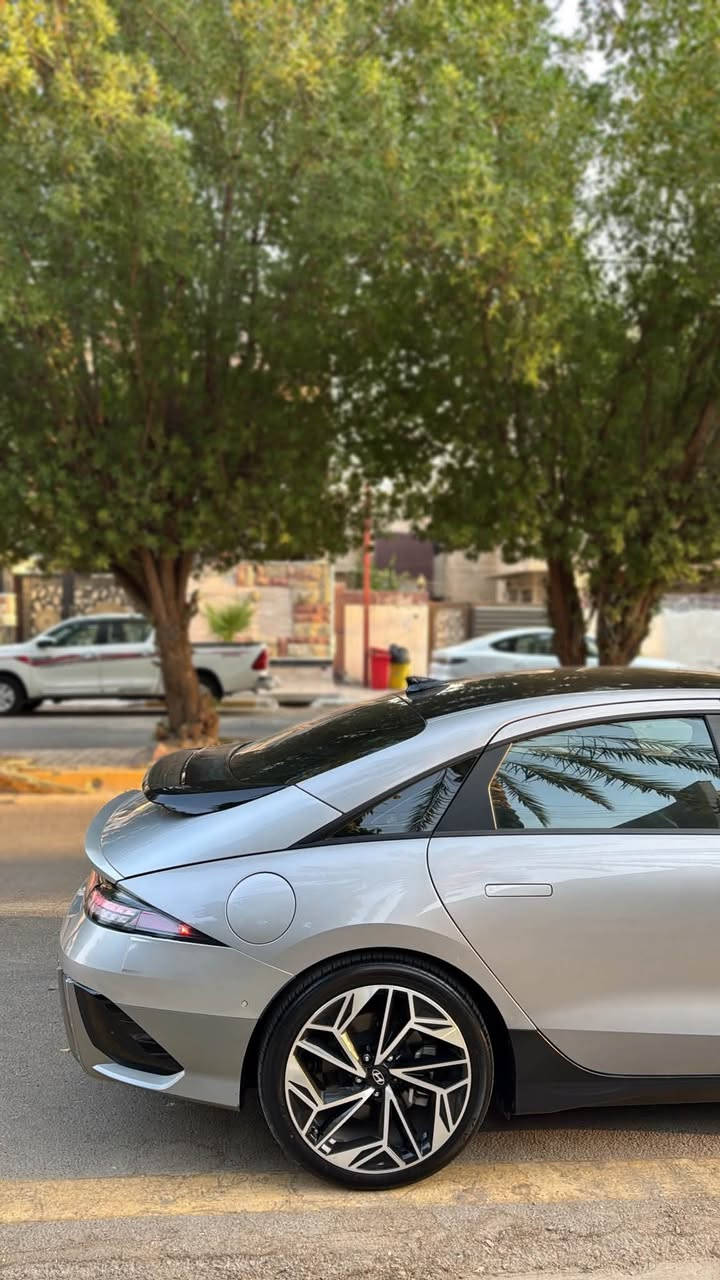 ايونك 6 للبيع فقط 

فئة SEL 
2024
تك ماطور بطاريه كبيره 
تقطع بالشحنه اكثر من 550 كم
ماشيه 38 الف 

شاشه كبيره متصله 
رادار امامي + جانبي + خلفي 
قياده ذاتيه + تحديد مسار 
كامره خلفيه 
حساسات امامي + خلفي
تحكم بالمقود كامل + مقود هزاز + شفتات
كشنات جلد + تدفئه + كهرباء 
اناره محيطيه دشبول + ابواب 
اوتو هولد + هاند بريك بصمه 
بصمة ابواب + تشغيل + صندوك 
تبريد خلفي  
‎4 وضعيات قياده 
وباقي مواصفات ال SEL
صور الحادث مرفقه 
مكان السياره بغداد العامريه
السعر 175 ورقه  
***********
