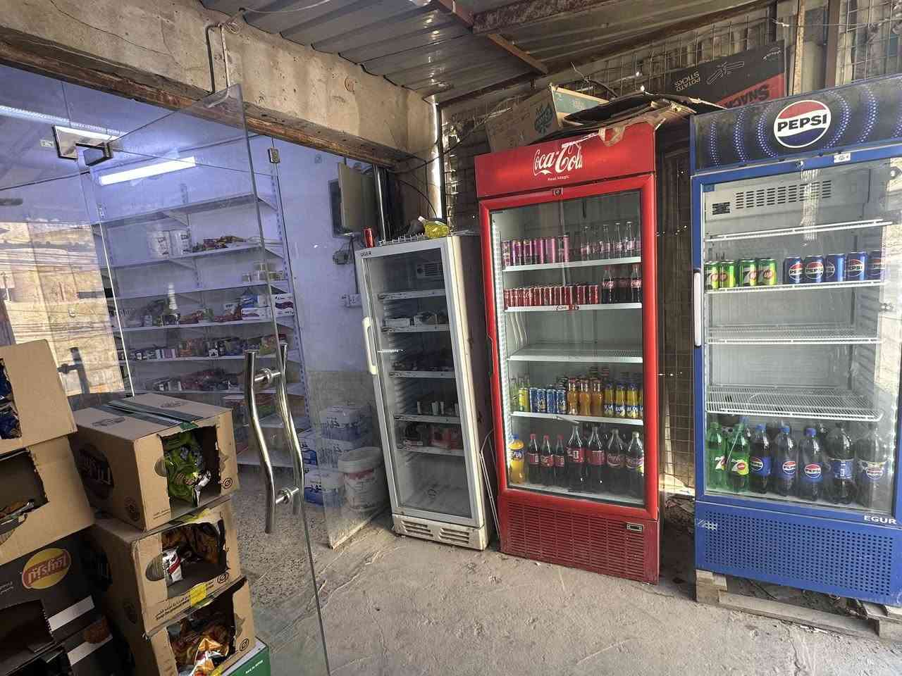 اسواق كامله للبيع حي الموظفين تحتوي على برادات 2 شركه كولا  وبراد اجبان ومجمده  ورفوف جدد  وارد قوي جدا لكن لعدم التفرغ ققرت البيع الاتصال على الواتساب  ***********
