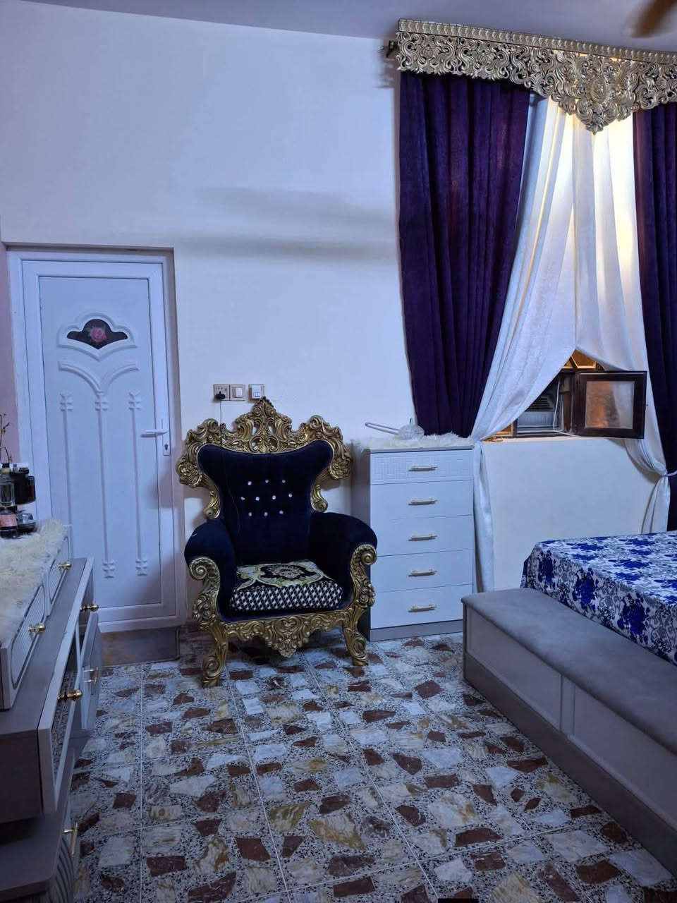 بيت 200متر مع حديقه 100 متر للبيع
البيت ركن على شارعين 10 متر
طابق واحد،
غرفتين نوم+صاله+مطبخ+استقبال
+مناور عدد2 +ستاره وبيتونه
ارضيه كاشي
بناء سنة 2019
طابو زراعي صرف تحويل
السعر/135 مليون وبي مجال
السعر يحدد من صاحب العقار
عنوان البيت/الفلوجة حي الجغيفي
الثانية قرب مسجد القدس،
كاع اكرم النايل
***********
بي واتساب
