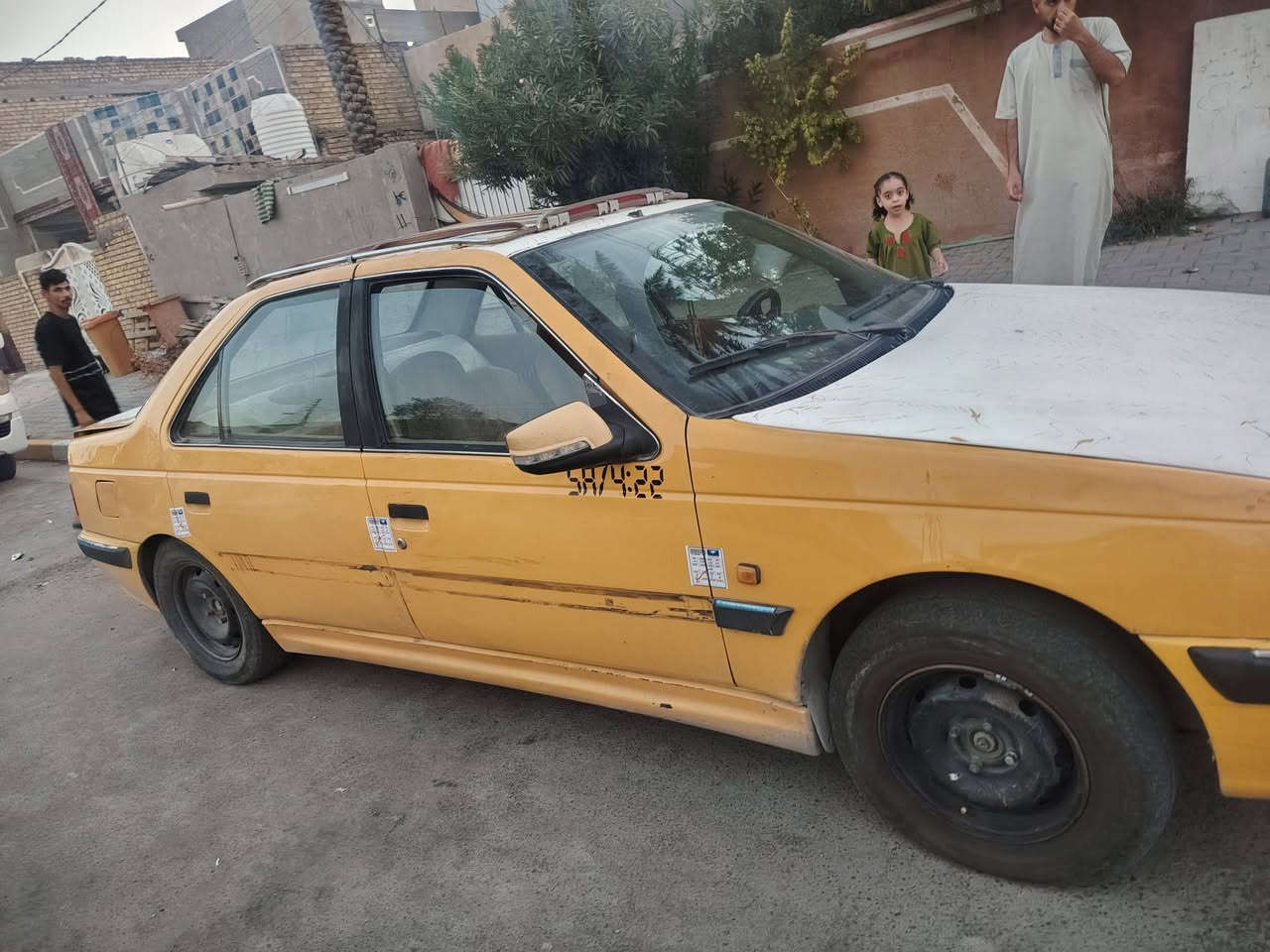 بيجو ٢٠١٥ سياره يرادلها كهربائيات
بيها ورثه تأخذ مني تحويل كلهم كبار ٢٥وبيها مجال 
***********
