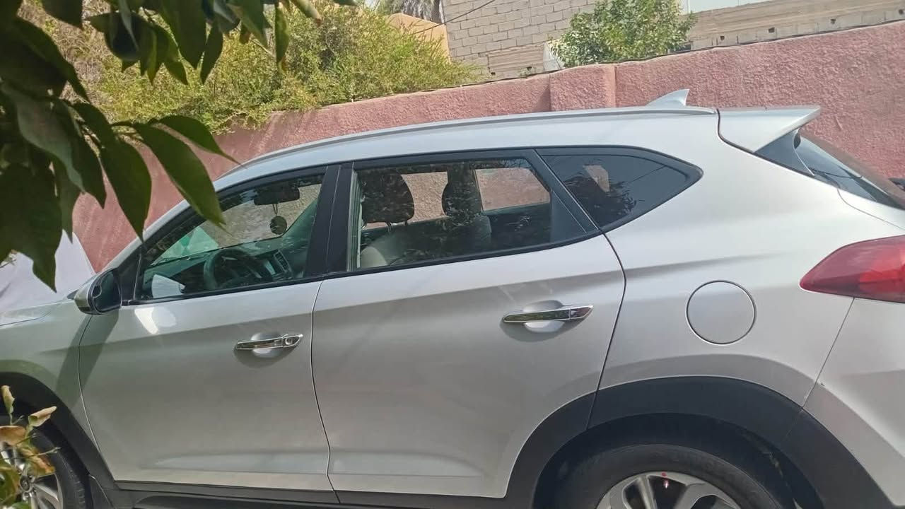 السلام عليكم
للبيع توسان وارد امريكي موديل 2018 محرك 2400 دفع رباعي ممشى مالته 72ميل الحادث مالتهه بس صبغ الجاملغات وبيها بالعراق طخه مال ستوته بالجاملغ الخلفي ورصعات بالقمارة بسبب شد مال ستاند مو حادث
مكان سياره بغداد بسمي سياره سعره 135 الرقم ***********
