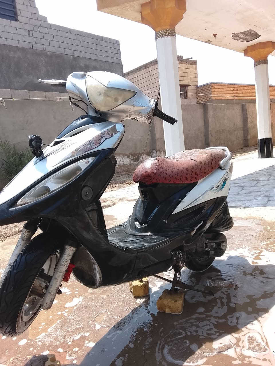 ذبانه كامكو نضيفه البيع السعر 300وبيه مجال رقم  ***********
