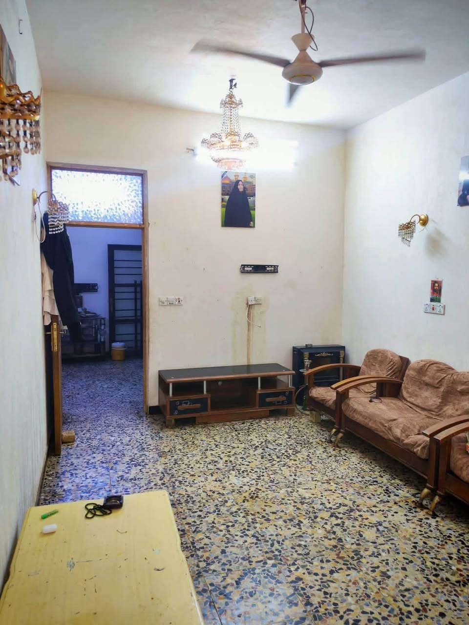 السلام عليكم بيت للبيع مساحه ١٠٠متر عنوان الزعفرانية شارع السده مال حنييت البيت كامل كلشي مابيه وعارضه ٥٥وببه مجال بسيط ***********
