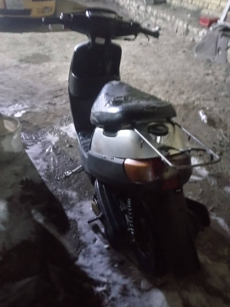 سلام عليكم دراجه بتره البيع نضيفه مكيننه قويه نهضه شك الكاع كفراته بلادي دراجه لايت اشاير بك لايت شغاله هورن سلف شغاله هندر دراجه عل بلاد مفتوحه سعر 350وبيها مجال هذه رقمي بي وتساب *********** مكاني ناصريه صخين قرب جامعة ذي قار
