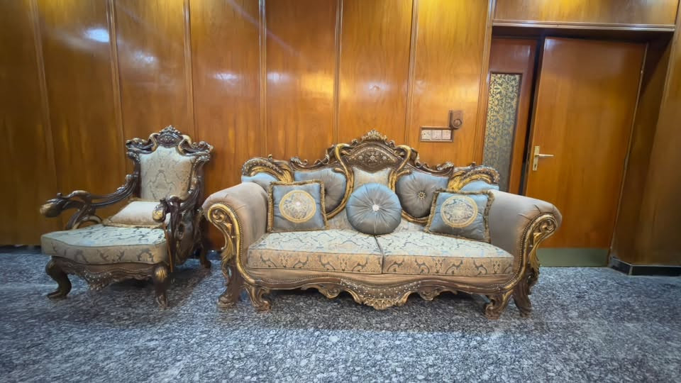 السلام عليكم 

تخم قنفات للبيع درجة اولى مكون من 6 قطع

السعر 500 و بيهة مجال 

* النقل على المشتري 
***********

