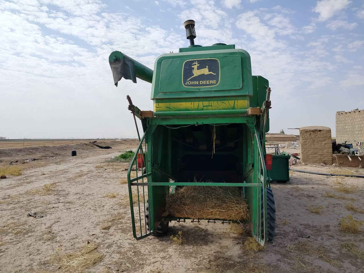 السلام عليكم 
للبيع دراسة جوندير موديل 2000
محرك شرط كير شرط 
جاهزه ع الشغل تبريد ثلج 
منفيس ضايع مكفوله 
السعر 30مليون وبيها مجال 
المكان قضاء البعاج للستفسار اكثر الإتصال على الرقم ***********
