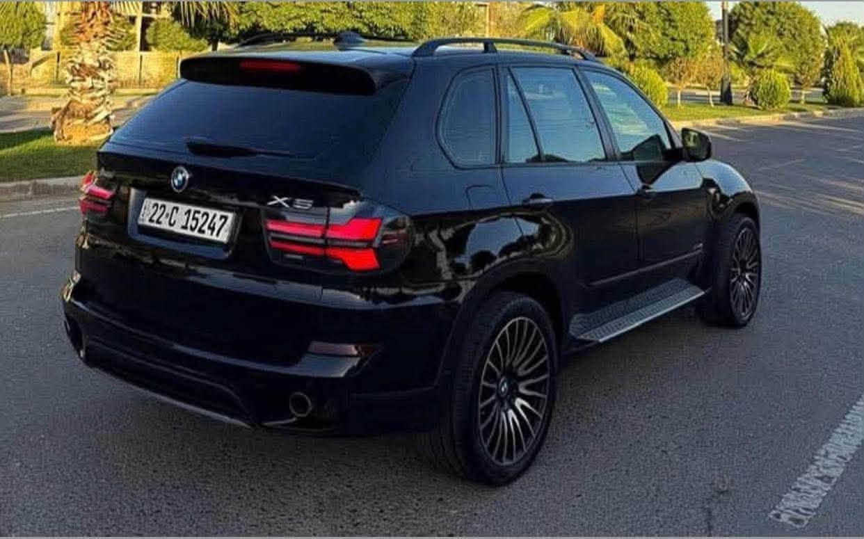 السلام عليكم بي ام x5 موديل ٢٠١٢ السيارة شركة العروش خليجية فول بنوراما 5 كامرات حساسة مغلفة bbf.  محرك كير مكفول. السيارة بيها صبغ كد شبر بالدعامية الامامية والكبريسر مال التبريد وكف فقط السعر 155 مكان بغداد  تواصل ***********
