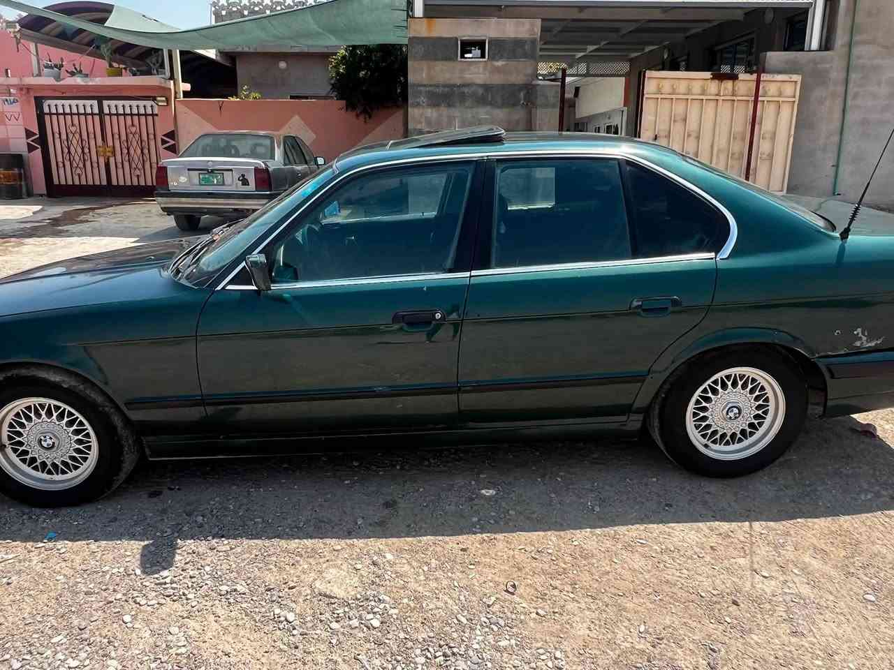 سلام عليكمBMW525 كير ومحرك شرط سنويه وهزه جديده محرك 20
تبريد شغال 
سلايت جديد 
تخم تاير جديد 
كشنات جلد
غرفه جديده
بيها كصه جنطه 
سعر 47 وبي مجال 
***********مكان موصل
واتساب ***********
