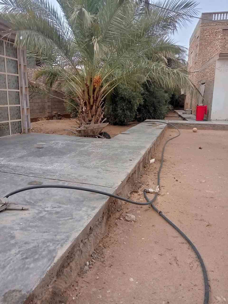 دار سكن للبيع.
في ناحية بروانة(قرب محطة وقود بروانة 
قرب مدرسة ساطع الحصري. 
طابو زراعي. 
مساحة الدار 1600م. 
يحتوي الدار على ما يلي. 
الطابق الاول: 
كليدور. 
ديوان. 
هول. 
غرفتين نوم. 
صحيات داخلية معزولة. 
مطبخ حار بارد. 
صحيات خارجية واسعة. 
ارتفاع سياج الدار 2/5
الطابق الثاني: 
3غرف نوم. 
ملاحظة.
يوجد فيه بئر ماء. 
اشجار مثمرة 7 زيتون. 
17نخلة مثمرة. 
برتقال مثمر. 
وليمون مثمر. 
السعر خاص رقم ***********
يبعد عن محطة وقود بروانة تقريبا 700م
ومدرسة ساطع الحصري للبنين 300م
