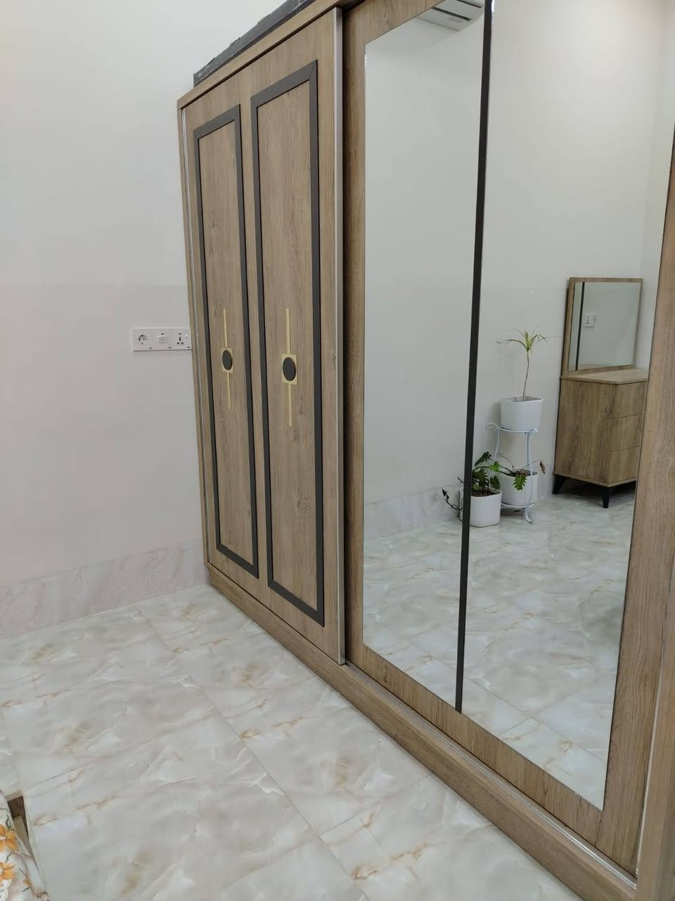 السلام عليكم
غرفة نوم للبيع للاستفسار الاتصال على الرقم
***********
