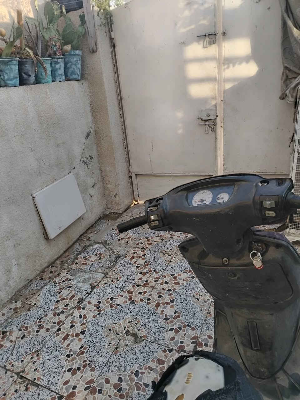 السلام عليكم
دراجة فراشة ومكينة للبيع
الكڤر تعبان يحتاجلها ترتيبات وادامة مع المكينة السعر 200
للاستفسار الاتصال ***********
العنوان  حلة حي النصر

