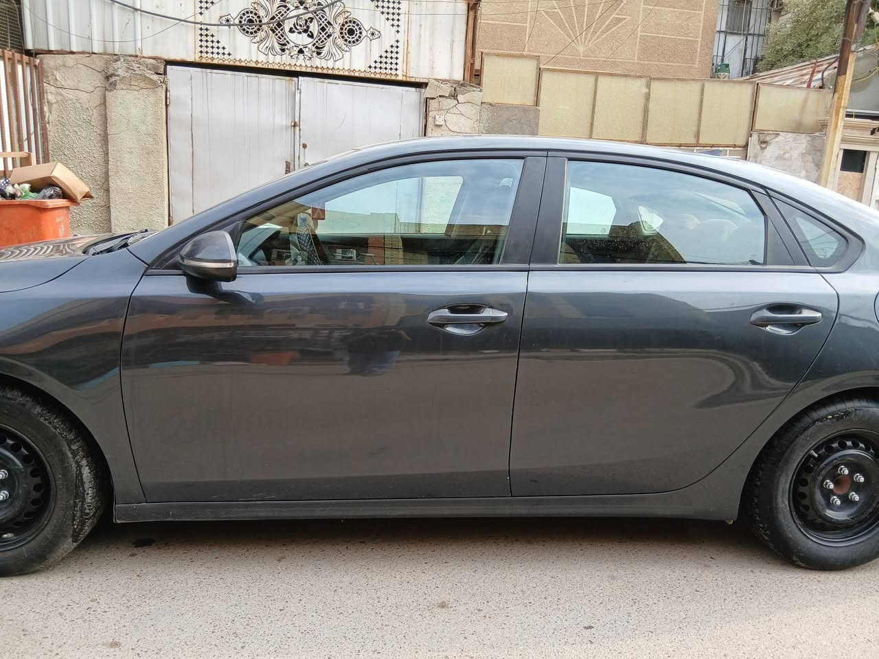 سلام عليكم فورتي مديل ٢٣  ماشيه ٦١ كيو متر سياره نضيفه مكاني بغداد سياره مصبوغه عام بدون داخل سعرها ١٣٠  ***********
