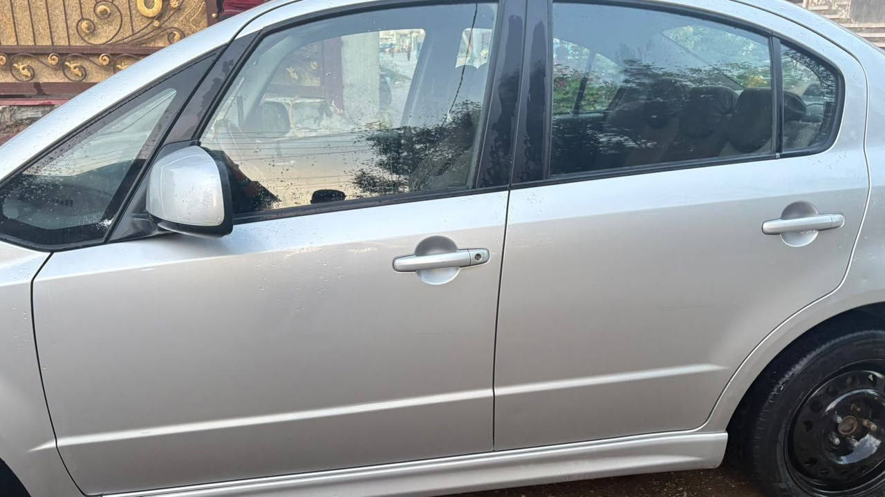 السلام عليكم ، سازوكي SX4  للبيع موديل 2008 وارد امريكي حادث جاملغ مصلح نفسه وباب خلفي مبدل اصلي بدون اي دواخل محرك 2000 السيارة نظيفة فقط كمبريسر تبريد عطل السعر 55 السيارة بأسمي عنوان بغداد للاستفسار 
*********** ابو يوسف بغداد, العراق
