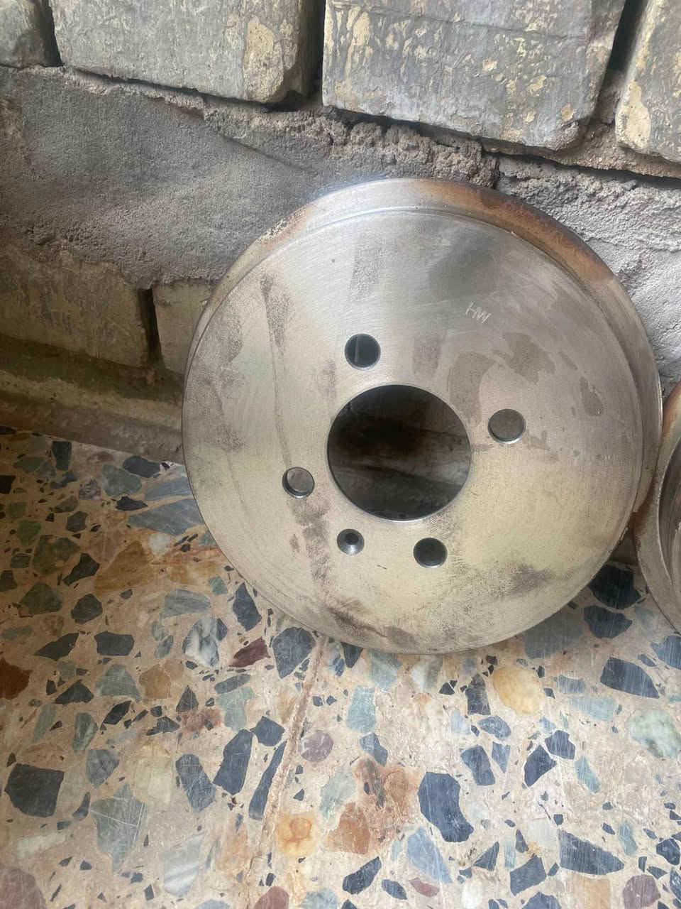 سلام عليكم عندي فلنجات مال شيري كوين بل باكيت بس شويه واكع عليهن مي وفلتر بانزين عنواني بغداد الجديده قيم واخذ لاتكسر بل سعرهن 
***********
