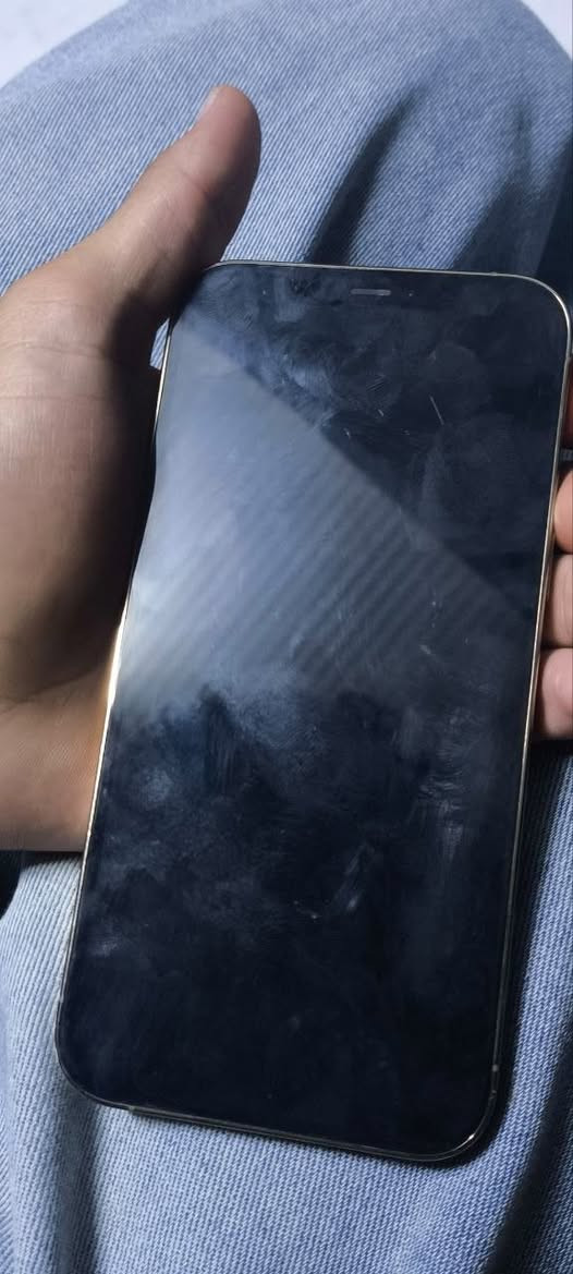 سلام عليكم آيفون 12بروً ماكس للبيع جهاز نضيف ذاكره 256مابدلً بي اي شي بطاريته75 سعره 475وبي مجال حكً جيتك كامل ملحقاته
***********

