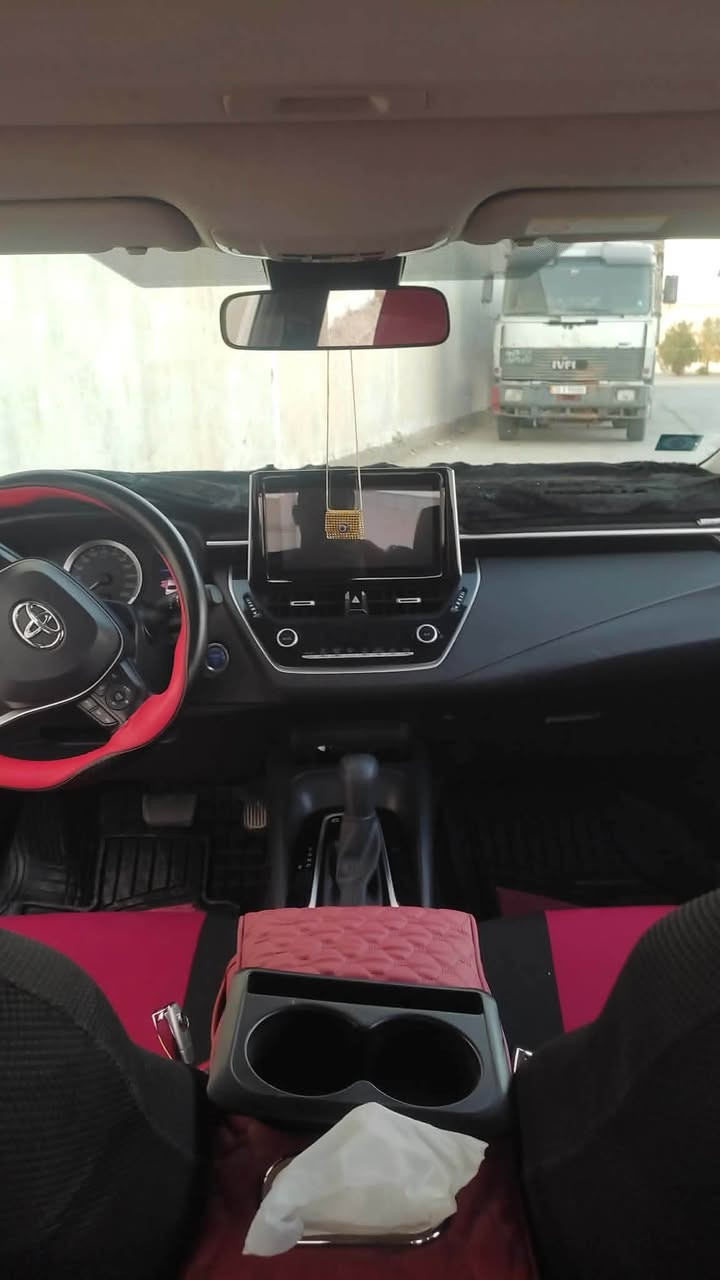 مكلف بالنشر
كورلا هايبرد موديل ٢٠٢٣ 
خليجي انتاج الصين 
مكفولة بس نكدة صغيرة جاملغ الخلفي وشوية بالدعامية الخلفية طخة صغيرة فقط وبدون تصليح هم
المواصفات معروفة 
فتحة
شاشة جبيرة
كروز سرعة 
رادار
بصمة
كامرة
ويل كب
اوتو هولد
وبعد بيها مواصفات ماذكرتهن 
ماشية ٧٢ الف كيلو 
رقم بغداد وبإسم صاحبها
المكان ديالى ناحية كنعان 
السعر ١٤٠ وبيها مجال 
رقم صاحب السيارة 
***********
