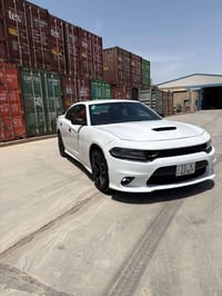 عندي دوج تشارجر RT 5700  موديل 2019 super track pack ممشى السيارة 77 م...
