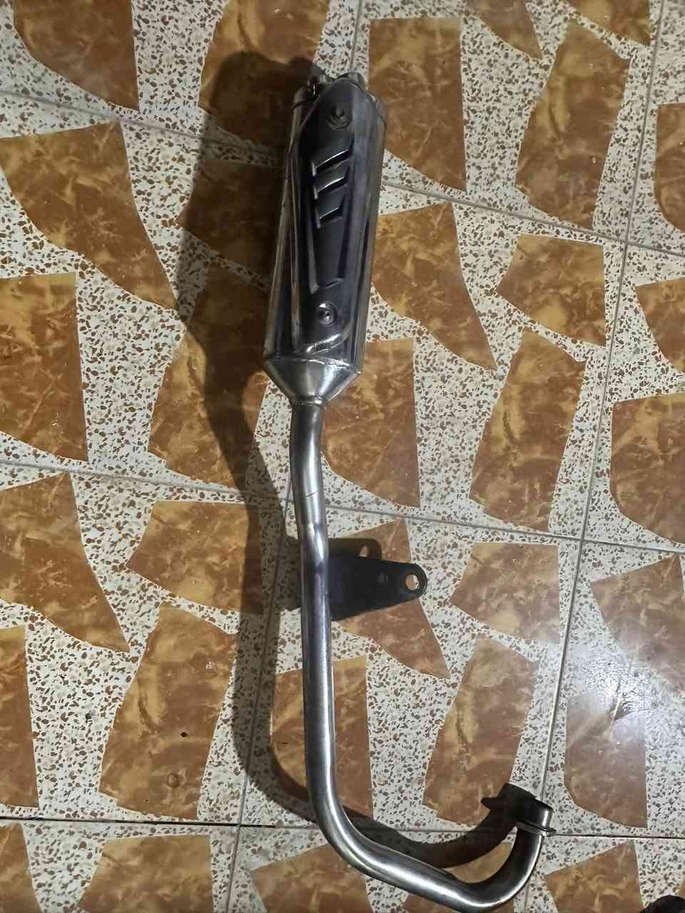 صلنصه ام الفتحتين بعدها جديده حلوه ونضيفه سعرها ٢٥ وبيها مجال بسيط تواصل رقم او خاص ***********
