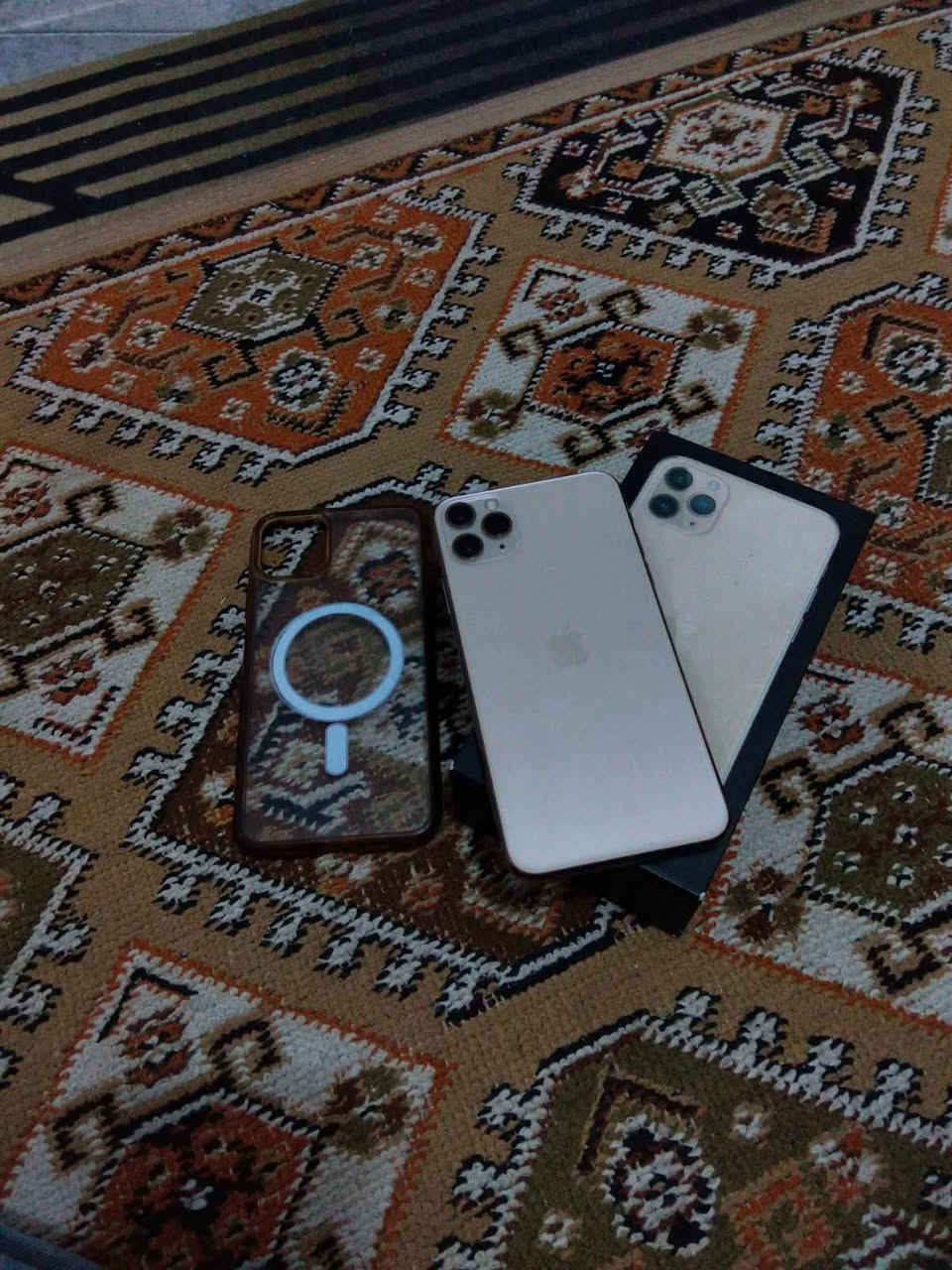 آيفون ١١ برو ماكس • بطاريه ١٠٠ • كفاله عامله
