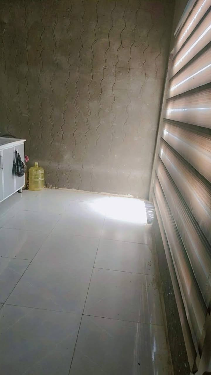 بيت للبيع المساحه 100خلف عمارات الزيتون سند 25يوجد خدمات اناره ليليه تبليط ماء كهرباء مجاري وسعر مناسب لجميع ارقم. ***********
