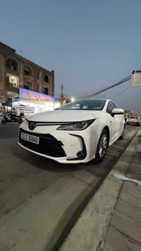 كورلا هايبرد موديل 22  ماشيه 72 سياره جديده بيها ملاحضات بسيطه  واضحه ...