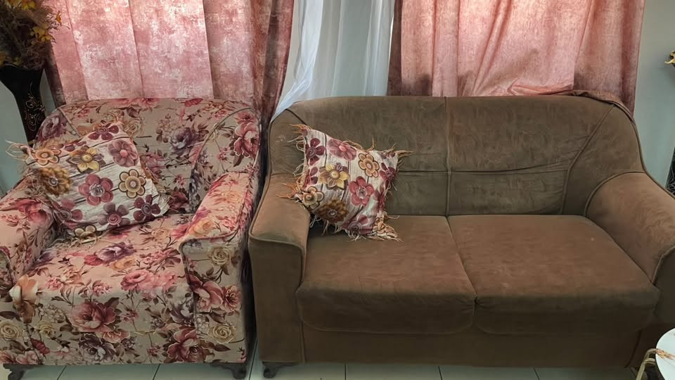 مستعجل على البيع
تخم 7 مقاعد  150 الف وبي مجال 

ميز حوض اسماك مع كامل ملحقات وجديد 
70 الف وبي مجال
*********** واتساب
