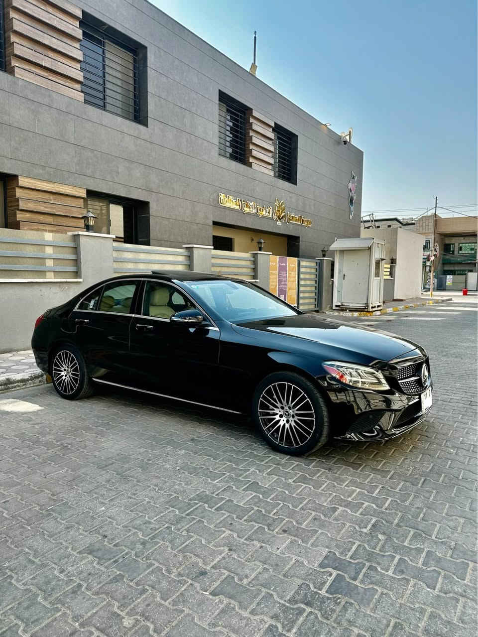 السلام عليكم 

للبيع  او مراوس حسب قناعه 

مرسيدس C300 🐎

 وارد أمريكي الموديل: 2021

السيارة مغلفة بالكامل PPF

📍مرقم بغداد وبسمي 

 • المواصفات:

 • فتحة سقف 

 • خمس كاميرات

 • رادارات محيطيه

 • اللون الخارجي: اسود

 • الداخلية: كريمي 

 • ماشية:52 

 • محرك 4 سلندر تيربو – اقتصادي وقوي

 • بصمة أبواب

 • تسخين كراسي أمامية

 • شحن وايرلس 

 • انطمة قيادة (eco,comfort,sport,sport+,individual)

 • نظام حفظ وضعيات الكراسي (Memory Seats)

 • كراسي كهرباء

 • مرايات كهربائية تطوي

 • رادار بالمري

 • ستيرن تدفئة

 • تحكم ستيرن وقيادة ذاتية

 • شاشة كبيرة  

 • نظام ملاحة (Navigation)

‏ • Apple CarPlay & Android Auto

 • نظام صوتي Burmester

 • إنارة داخلية ملونة (Ambient Lighting)

 • نظام مراقبة النقطة العمياء

 • رادار أمامي – تنبيه تصادم

 • نظام تتبع المسار / تنبيه الخروج من المسار

 • كاميرات 360 درجة + حساسات أمامية وخلفية

 • كشافات LED أصلية

 • تبديل ناعم – كير قوي

 • السيارة نظيفة كلش

 • حادث (جاملغ خلفي وحافت باب بدون دواخل بدون ايرباك سياره بيها قطعه صبغ فقط وقطعتين تبديل نفس لون 

* مكان السيارة بغداد 

•رايدها 237 وبيها مجال بسيط

* للاستفسار: *********** بغداد, العراق
