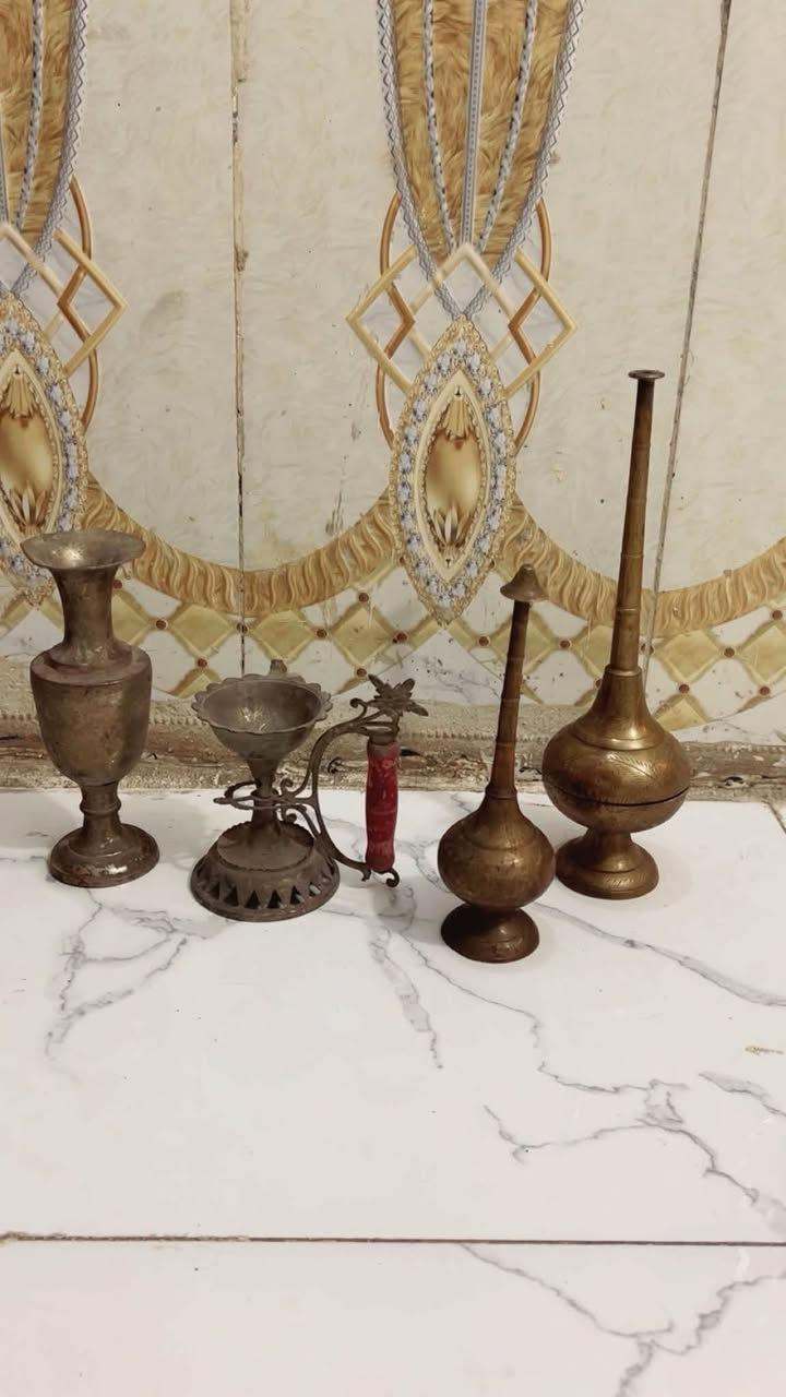 غراض انتيكه وقديمه للبيع ليحب يتواصل وياي ***********
