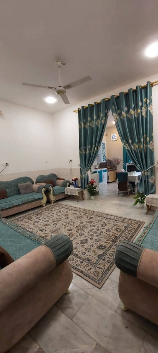 اللهم صلِّ على محمد وآل محمد
دار للبيع 200 متر حي الصحة خلف المدينة المائية بناء هذه السنة طابقين سند 25 بسمي يحتوي على 5 غرف نوم ارضية مرمر
كراج 7×5 
حديقة 5×6 
مطبخ 5×5
هول داخلي 5×5 
استقبال 5×5
مجمع صحيات مستقل كبير
غرفة 1..  5×5
غرفة 2..  5×5
والطابق الثاني 3 غرف نوم + صحيات + مطبخ
السعر 465 مليون 
***********
