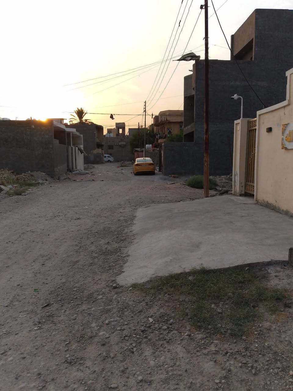 بيت طابو زراعي سند 25 طابقين مساحه 100م استقبال ومطبخ 3غرفيتن توم وساحه درج وحمام ومنور  سعر 105بي مجال قليل زعفرانيه دور الصحه الاولى قريب مدرسة واسط سده الجنابين رقم *********** احمد للعقار
